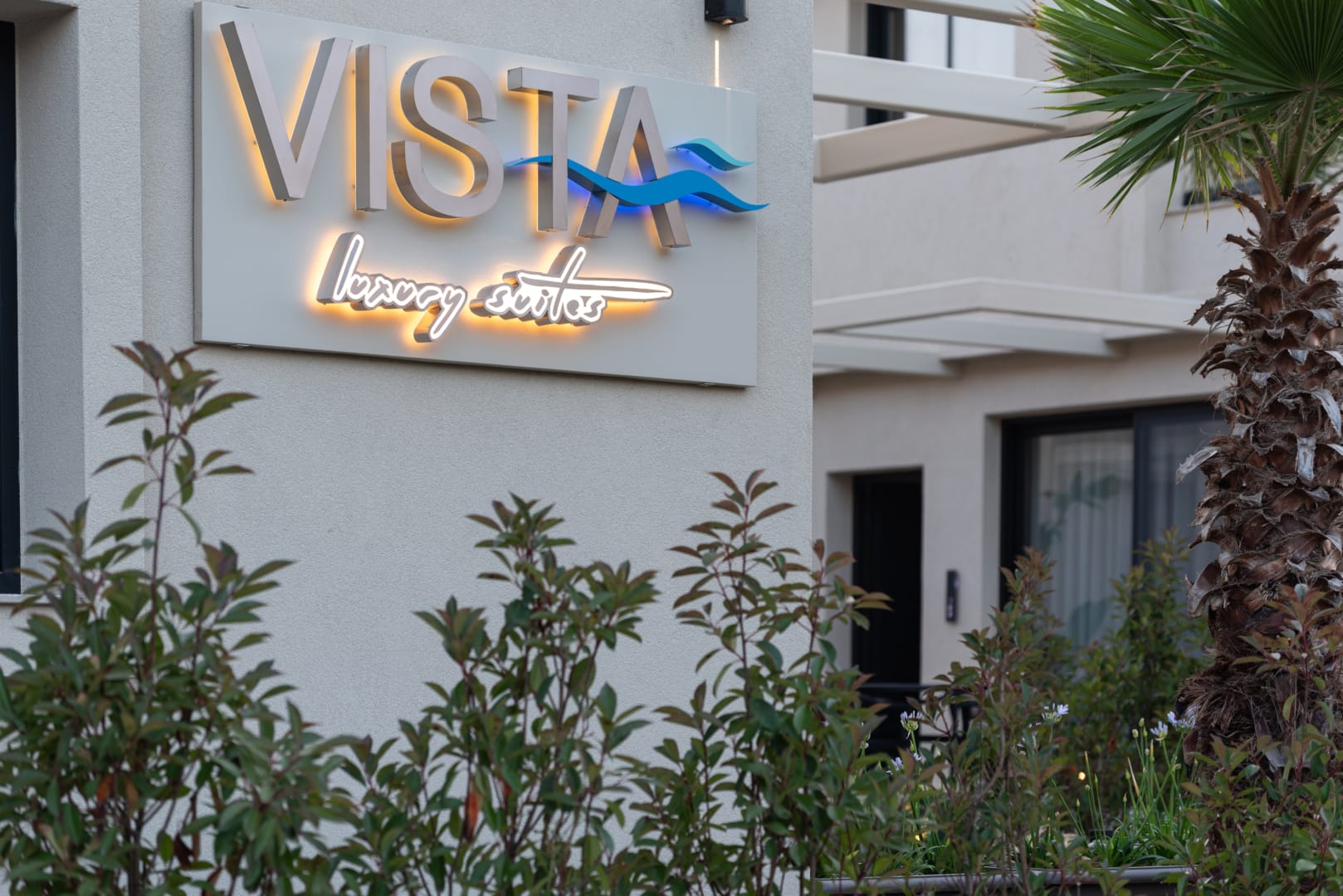 Tiara Holidays - Vista Luxury Suites - logo